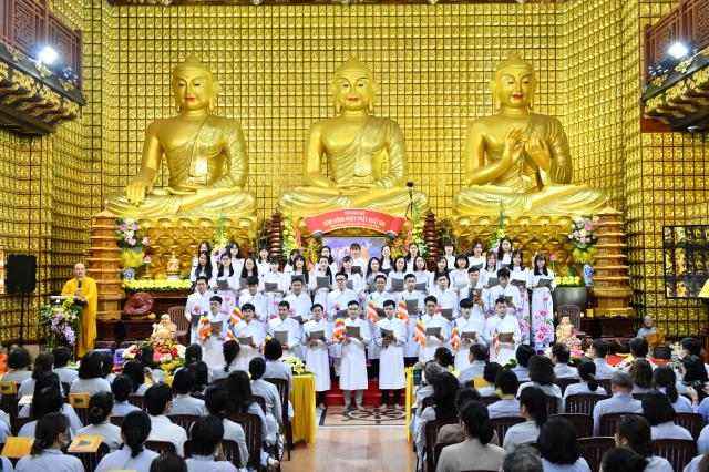 Chùa Giác Ngộ: Đêm hoa đăng nhân kỷ niệm Ngày Thái tử Tất-đạt-đa xuất gia