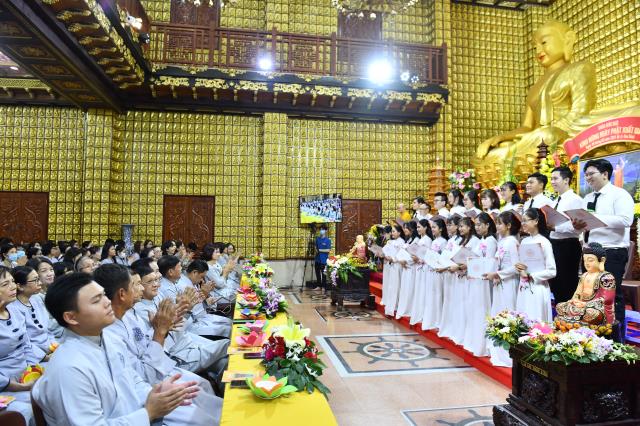 Chùa Giác Ngộ: Đêm hoa đăng nhân kỷ niệm Ngày Thái tử Tất-đạt-đa xuất gia