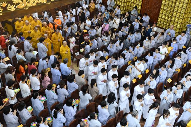 Chùa Giác Ngộ: Đêm hoa đăng nhân kỷ niệm Ngày Thái tử Tất-đạt-đa xuất gia