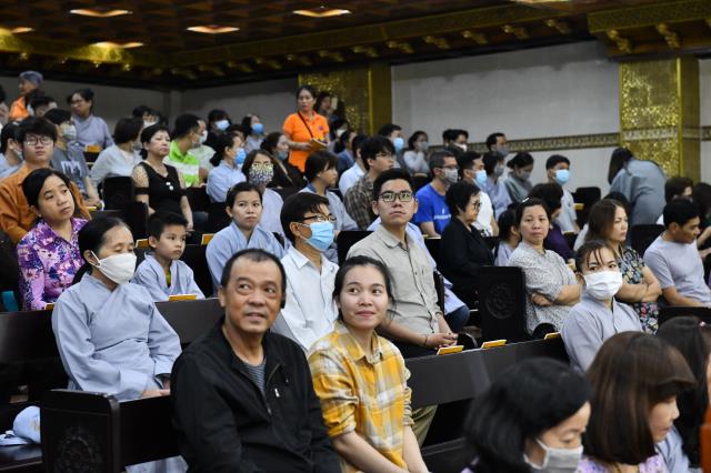 Chùa Giác Ngộ: Đêm hoa đăng nhân kỷ niệm Ngày Thái tử Tất-đạt-đa xuất gia