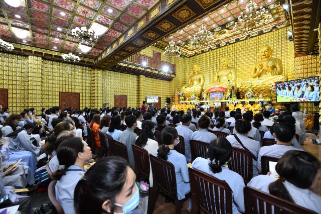 Chùa Giác Ngộ: Đêm hoa đăng nhân kỷ niệm Ngày Thái tử Tất-đạt-đa xuất gia