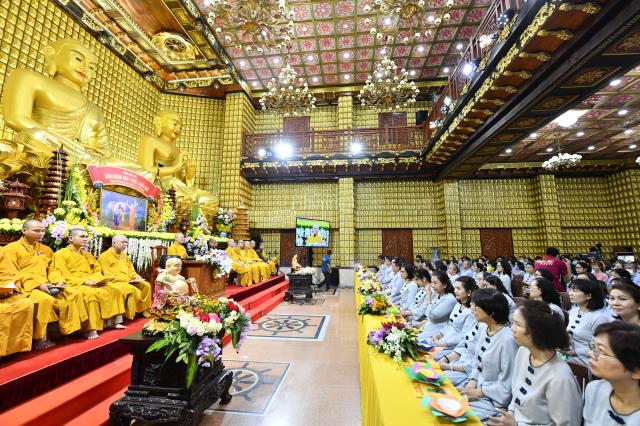Chùa Giác Ngộ: Đêm hoa đăng nhân kỷ niệm Ngày Thái tử Tất-đạt-đa xuất gia