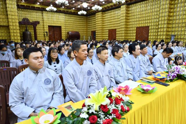 Chùa Giác Ngộ: Đêm hoa đăng nhân kỷ niệm Ngày Thái tử Tất-đạt-đa xuất gia