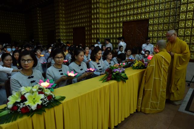 Chùa Giác Ngộ: Đêm hoa đăng nhân kỷ niệm Ngày Thái tử Tất-đạt-đa xuất gia