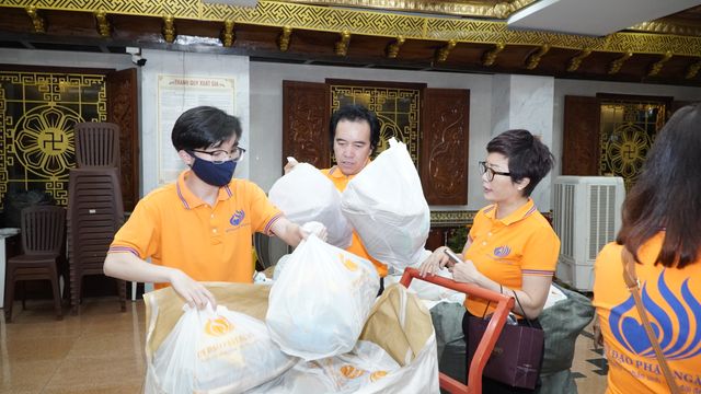 Ấm Áp Sẻ Chia Đêm Giao Thừa Với Chương Trình Di-Lặc Du Xuân 2021 Tại Chùa Giác Ngộ