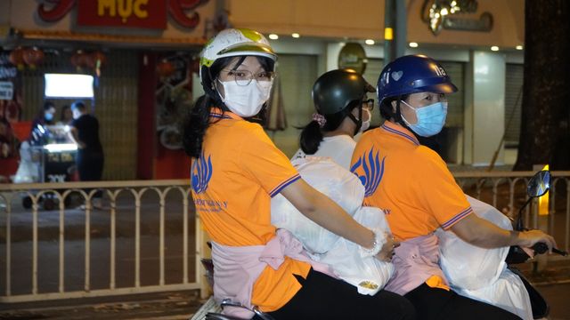Ấm Áp Sẻ Chia Đêm Giao Thừa Với Chương Trình Di-Lặc Du Xuân 2021 Tại Chùa Giác Ngộ