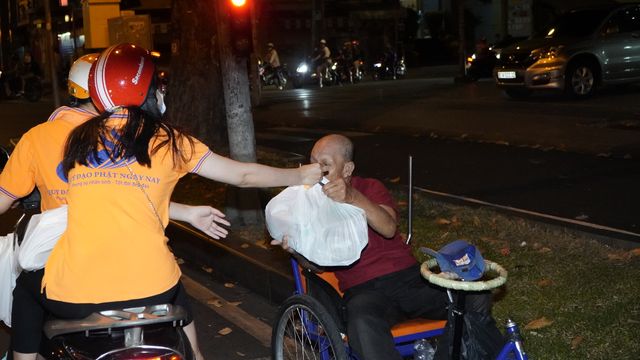 Ấm Áp Sẻ Chia Đêm Giao Thừa Với Chương Trình Di-Lặc Du Xuân 2021 Tại Chùa Giác Ngộ