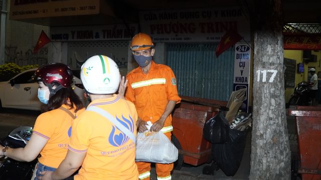 Ấm Áp Sẻ Chia Đêm Giao Thừa Với Chương Trình Di-Lặc Du Xuân 2021 Tại Chùa Giác Ngộ