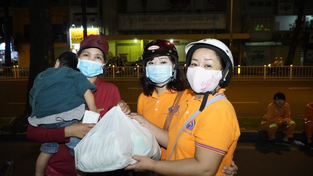Ấm Áp Sẻ Chia Đêm Giao Thừa Với Chương Trình Di-Lặc Du Xuân 2021 Tại Chùa Giác Ngộ