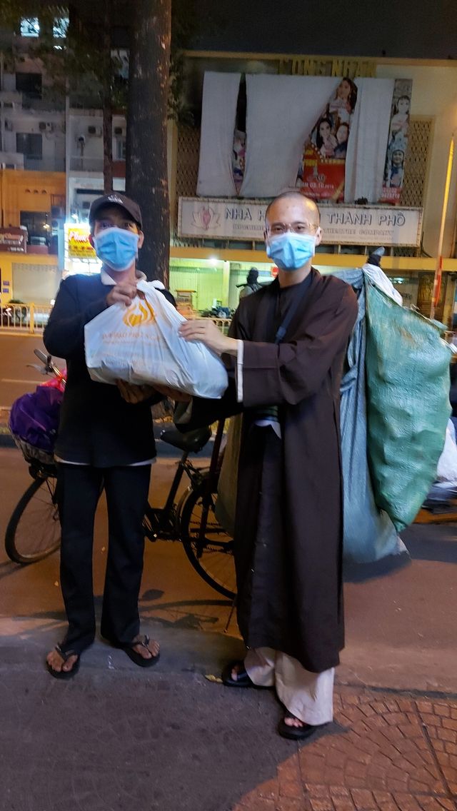 Ấm Áp Sẻ Chia Đêm Giao Thừa Với Chương Trình Di-Lặc Du Xuân 2021 Tại Chùa Giác Ngộ