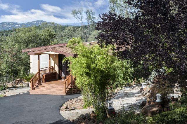 Thiền viện Diệu Nhân Rescue, California, Hoa Kỳ