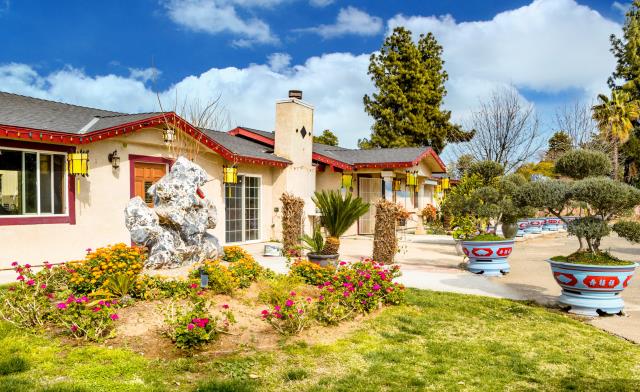 Chùa Thiện Ân, Fresno (Hoa Kỳ) với vườn tượng lộ thiên và vườn cây cảnh tuyệt đẹp