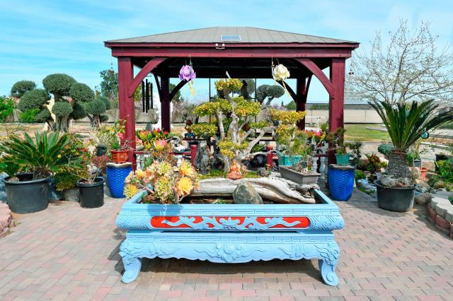 Chùa Thiện Ân, Fresno (Hoa Kỳ) với vườn tượng lộ thiên và vườn cây cảnh tuyệt đẹp