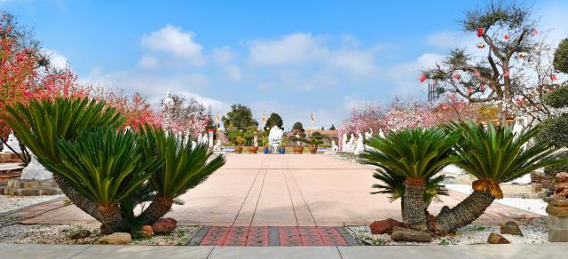 Chùa Thiện Ân, Fresno (Hoa Kỳ) với vườn tượng lộ thiên và vườn cây cảnh tuyệt đẹp