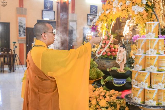 Con đã thấy Thế Tôn trong muôn loài!