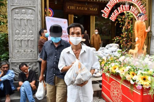 Chùa Giác Ngộ - Quỹ ĐPNN: 05 Tấn Gạo Và 10 Tấn Khoai Tiếp Sức Người Khó Khăn Vượt Qua Đại Dịch Covid-19