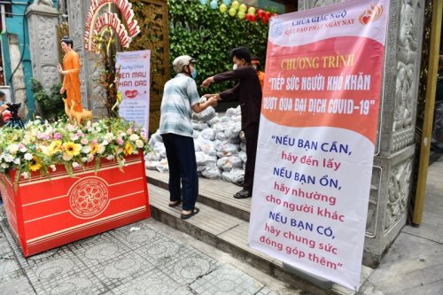Chùa Giác Ngộ - Quỹ ĐPNN: 05 Tấn Gạo Và 10 Tấn Khoai Tiếp Sức Người Khó Khăn Vượt Qua Đại Dịch Covid-19