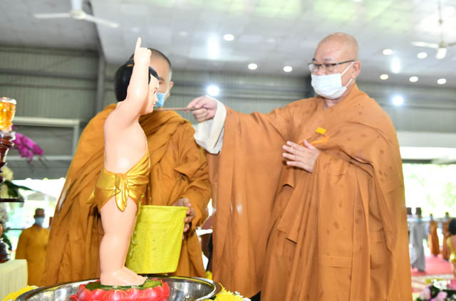 Trang nghiêm Lễ tắm Phật tại Học viện Phật giáo Việt Nam tại TP.HCM