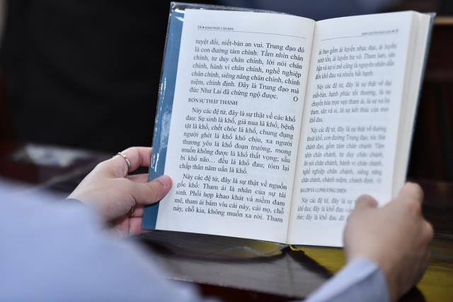 Thời Kinh khuya, thiền tọa và thiền hành đầu tiên trong khóa tu Xuất Gia Gieo Duyên lần 8