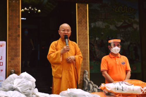 Quỹ ĐPNN Trao Tặng 6 Tấn Khoai Và Gạo Cho Bà Con Có Hoàn Cảnh Khó Khăn Trong Thời Gian Giãn Cách Xã Hội Do Dịch Covid-19