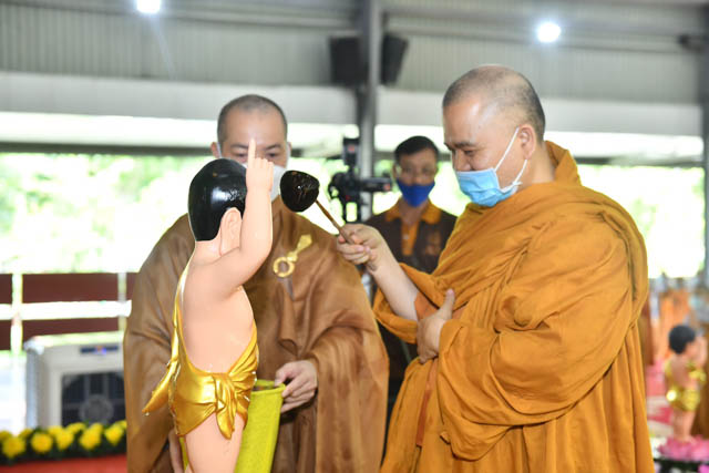 Trang nghiêm Lễ tắm Phật tại Học viện Phật giáo Việt Nam tại TP.HCM
