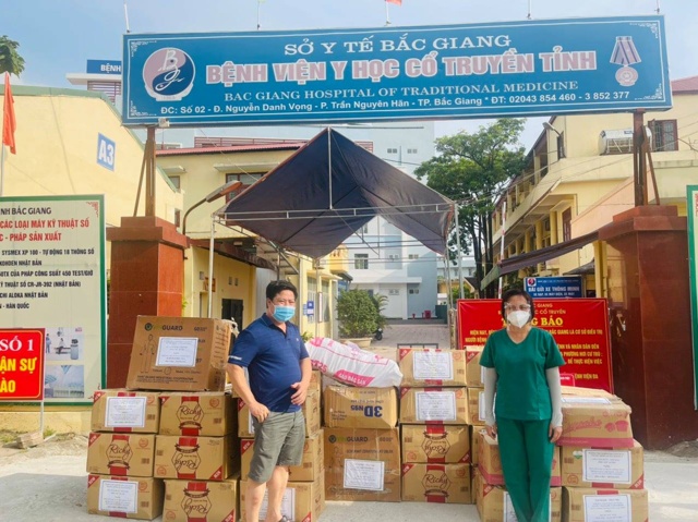 Tăng - Ni, Phật tử Chùa Long Hưng hòa mình vào cuộc chiến “đẩy lùi dịch bệnh Covid-19”