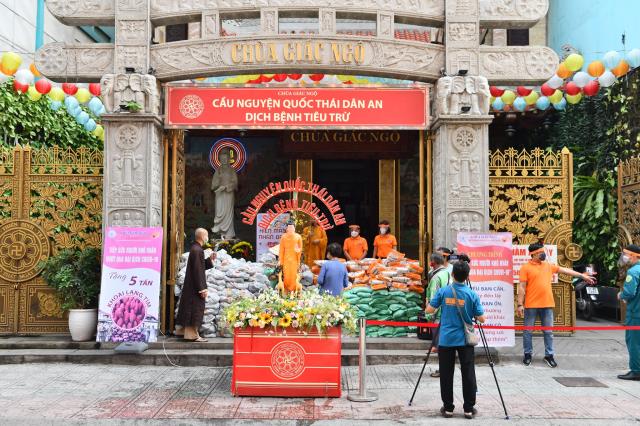 Hơn 1.000 người tham gia hiến máu nhân đạo vào 2 ngày cuối tuần tại chùa Giác Ngộ