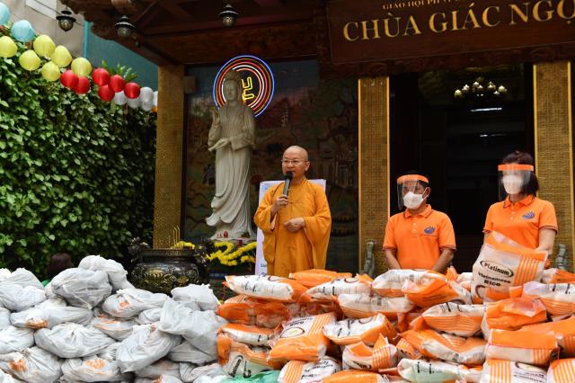 Hơn 1.000 người tham gia hiến máu nhân đạo vào 2 ngày cuối tuần tại chùa Giác Ngộ