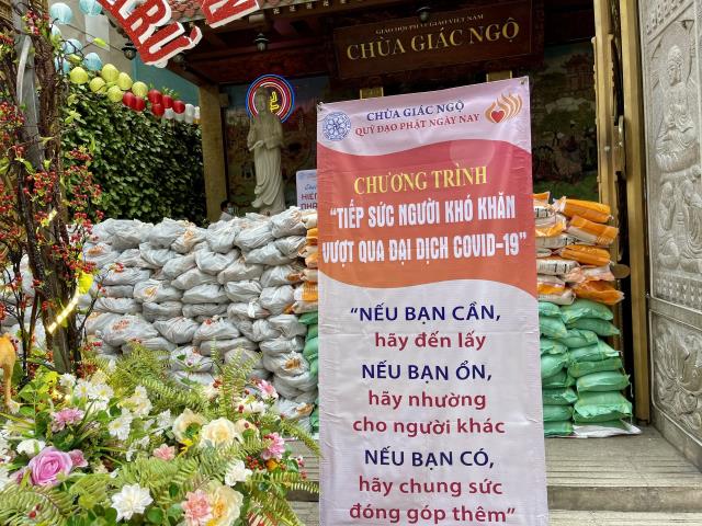 Hơn 1.000 người tham gia hiến máu nhân đạo vào 2 ngày cuối tuần tại chùa Giác Ngộ