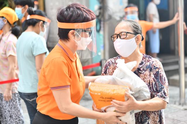 Hơn 1.000 người tham gia hiến máu nhân đạo vào 2 ngày cuối tuần tại chùa Giác Ngộ