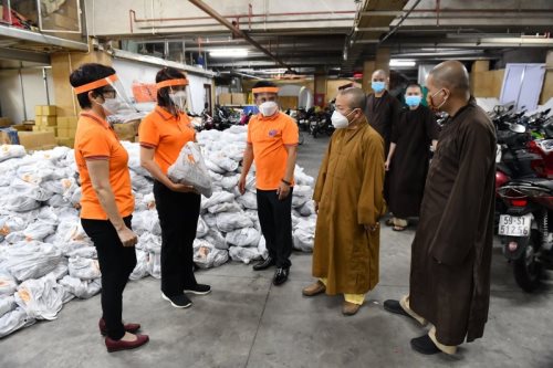 Chùa Giác Ngộ - Quỹ ĐPNN: 05 Tấn Gạo Và 10 Tấn Khoai Tiếp Sức Người Khó Khăn Vượt Qua Đại Dịch Covid-19