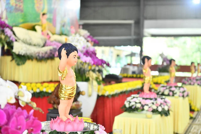 Trang nghiêm Lễ tắm Phật tại Học viện Phật giáo Việt Nam tại TP.HCM