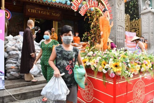 Quỹ ĐPNN Trao Tặng 6 Tấn Khoai Và Gạo Cho Bà Con Có Hoàn Cảnh Khó Khăn Trong Thời Gian Giãn Cách Xã Hội Do Dịch Covid-19