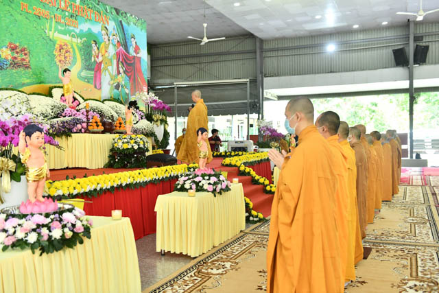 Trang nghiêm Lễ tắm Phật tại Học viện Phật giáo Việt Nam tại TP.HCM