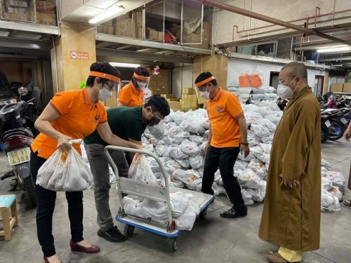 Chùa Giác Ngộ - Quỹ ĐPNN: 05 Tấn Gạo Và 10 Tấn Khoai Tiếp Sức Người Khó Khăn Vượt Qua Đại Dịch Covid-19