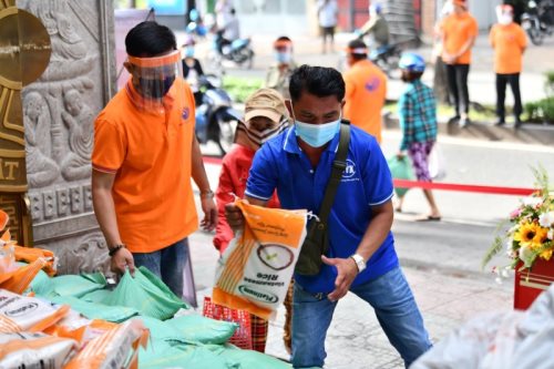 Quỹ ĐPNN Trao Tặng 6 Tấn Khoai Và Gạo Cho Bà Con Có Hoàn Cảnh Khó Khăn Trong Thời Gian Giãn Cách Xã Hội Do Dịch Covid-19