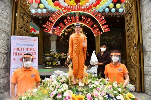 Chùa Giác Ngộ - Quỹ ĐPNN: 05 Tấn Gạo Và 10 Tấn Khoai Tiếp Sức Người Khó Khăn Vượt Qua Đại Dịch Covid-19