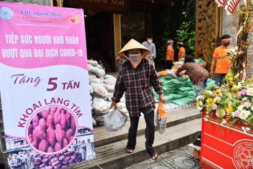Quỹ ĐPNN Trao Tặng 6 Tấn Khoai Và Gạo Cho Bà Con Có Hoàn Cảnh Khó Khăn Trong Thời Gian Giãn Cách Xã Hội Do Dịch Covid-19
