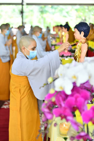 Trang nghiêm Lễ tắm Phật tại Học viện Phật giáo Việt Nam tại TP.HCM