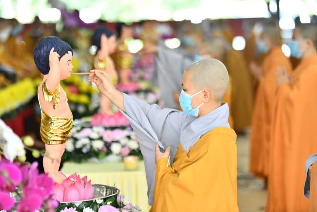 Trang nghiêm Lễ tắm Phật tại Học viện Phật giáo Việt Nam tại TP.HCM