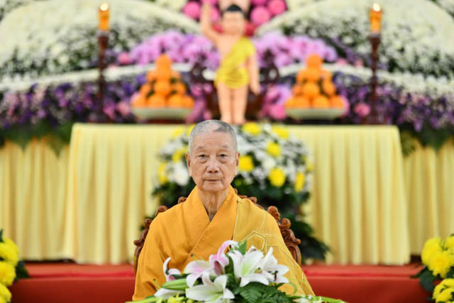 Trang nghiêm Lễ tắm Phật tại Học viện Phật giáo Việt Nam tại TP.HCM