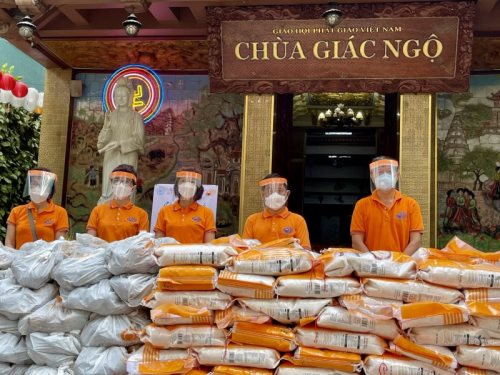 Quỹ ĐPNN Trao Tặng 6 Tấn Khoai Và Gạo Cho Bà Con Có Hoàn Cảnh Khó Khăn Trong Thời Gian Giãn Cách Xã Hội Do Dịch Covid-19