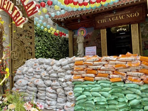 Quỹ ĐPNN Trao Tặng 6 Tấn Khoai Và Gạo Cho Bà Con Có Hoàn Cảnh Khó Khăn Trong Thời Gian Giãn Cách Xã Hội Do Dịch Covid-19