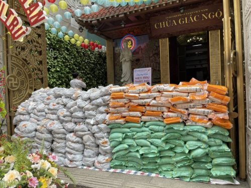 Quỹ ĐPNN Trao Tặng 6 Tấn Khoai Và Gạo Cho Bà Con Có Hoàn Cảnh Khó Khăn Trong Thời Gian Giãn Cách Xã Hội Do Dịch Covid-19