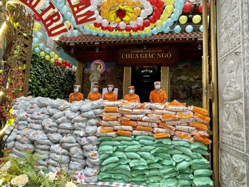 Quỹ ĐPNN Trao Tặng 6 Tấn Khoai Và Gạo Cho Bà Con Có Hoàn Cảnh Khó Khăn Trong Thời Gian Giãn Cách Xã Hội Do Dịch Covid-19