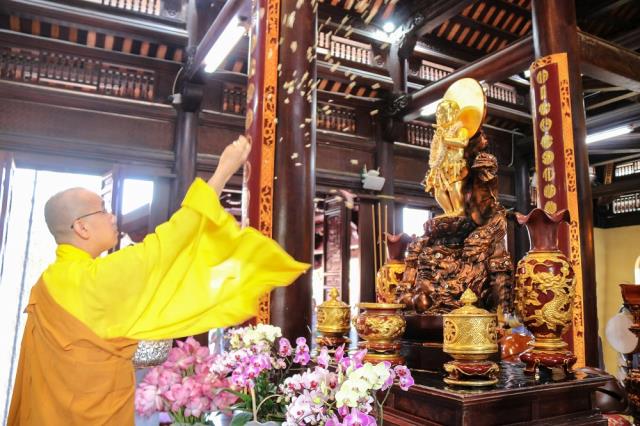 Con đã thấy Thế Tôn trong muôn loài!