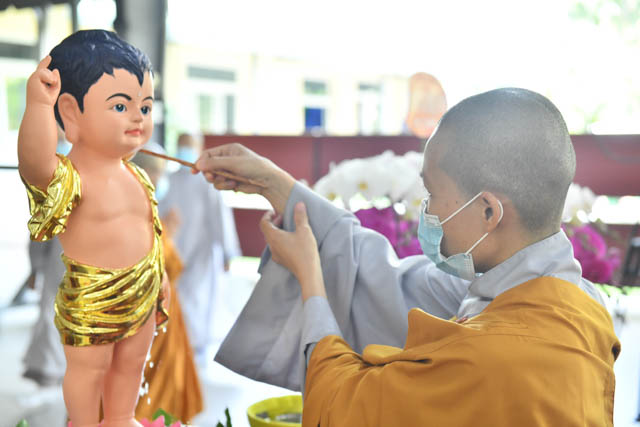Trang nghiêm Lễ tắm Phật tại Học viện Phật giáo Việt Nam tại TP.HCM