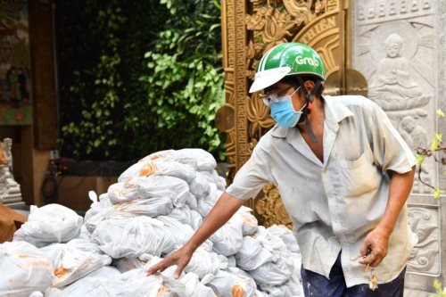 Chùa Giác Ngộ - Quỹ ĐPNN: 05 Tấn Gạo Và 10 Tấn Khoai Tiếp Sức Người Khó Khăn Vượt Qua Đại Dịch Covid-19