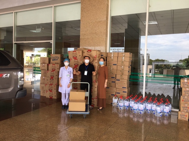 Tăng - Ni, Phật tử Chùa Long Hưng hòa mình vào cuộc chiến “đẩy lùi dịch bệnh Covid-19”