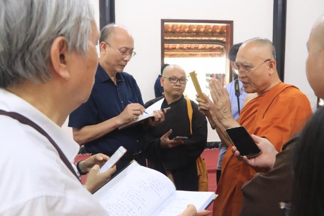 BAN VĂN HÓA TRUNG ƯƠNG KHẢO SÁT THỰC ĐỊA TẠI HUẾ ĐỀ ÁN DI SẢN VÀ KIẾN TRÚC